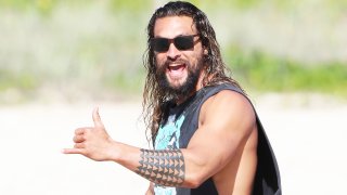 190827_4019681_Jason_Momoa_Entertains_Everyone_While_Trappe.jpg