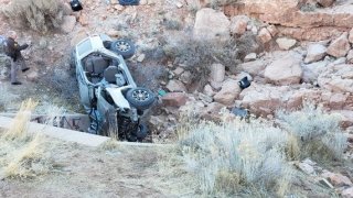 El vehículo donde viajaban los cinco adolescentes iba gran velocidad cuando el conductor sin experiencia perdió el control y cayó al barranco.