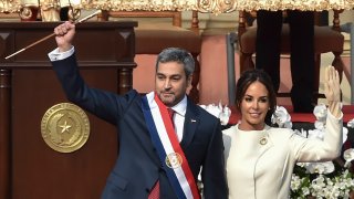 El presidente Mario Abdo Benítez y su esposa Silvana López Moreira, durante la ceremonia de inauguración en agosto de 2018.