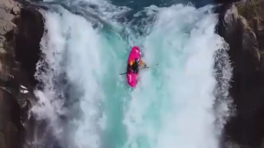 En video: el increíble salto de un kayakista de una de las cascadas más altas del mundo