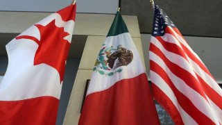 Banderas de Canadá, México y EEUU