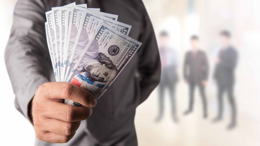Miembros de la comunidad hispana de Utah aún no reciben el cheque de estímulo