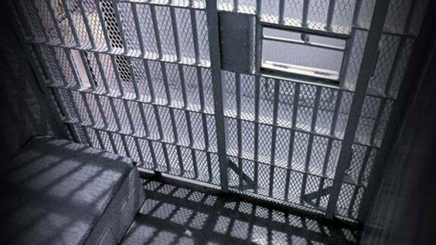 Hallan muerto en la celda de una cárcel a exagente de modelos y amigo de Jeffrey Epstein
