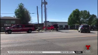 Consumida por las llamas estructura comercial en Draper