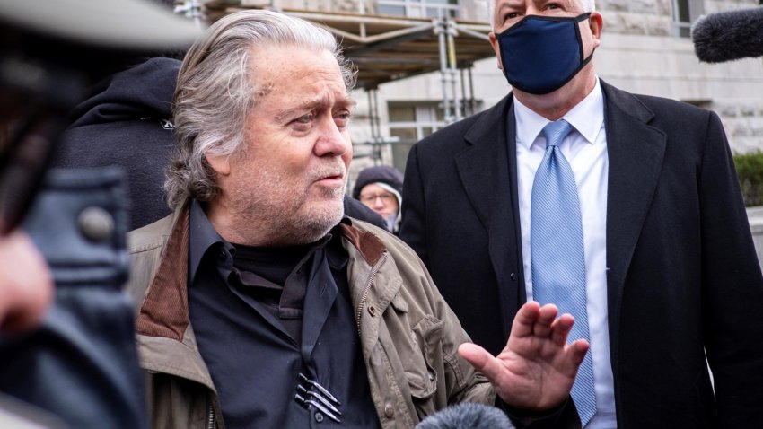 Una jueza libera a Steve Bannon pero le quita el pasaporte para que no se fugue de EEUU