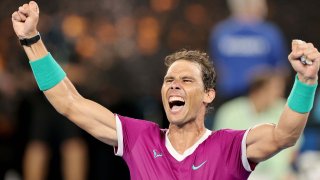Rafael Nadal celebra tras ganar el Abierto de Australia 2022.