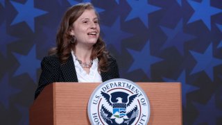 La directora de USCIS, Ur Jaddou.