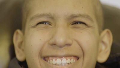 Joven inmigrante en Utah que padece cáncer rompe barreras y se gradúa de la preparatoria