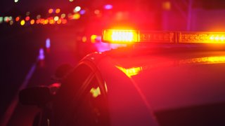 Durante la investigación se determinó que el conductor estaba bajo los efectos del alcohol y fue arrestado por sospecha de DUI.