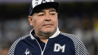 Diego Maradona durante su tiempo como DT de Gimnasia y Esgrima.