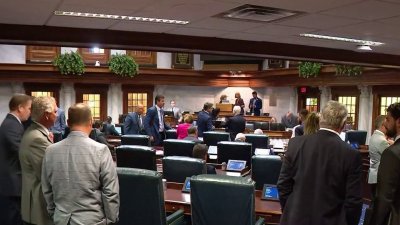 Senado de Indiana aprueba proyecto de ley que prohibiría el aborto