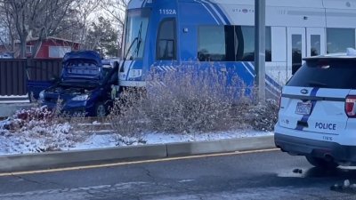 Conductor en condición crítica tras chocar con un tren de TRAX en Salt Lake City