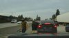 En video: conductor se baja de su Tesla en plena autopista para agredir a otro automovilista