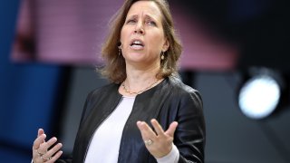 La directora ejecutiva de YouTube, Susan Wojcicki, dice que se retira.