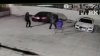 En video: pareja se arrodilla durante violento asalto a punta de pistola