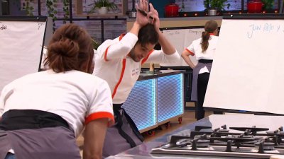 Con mímicas y sin hablar: el difícil reto en la cocina de Top Chef VIP