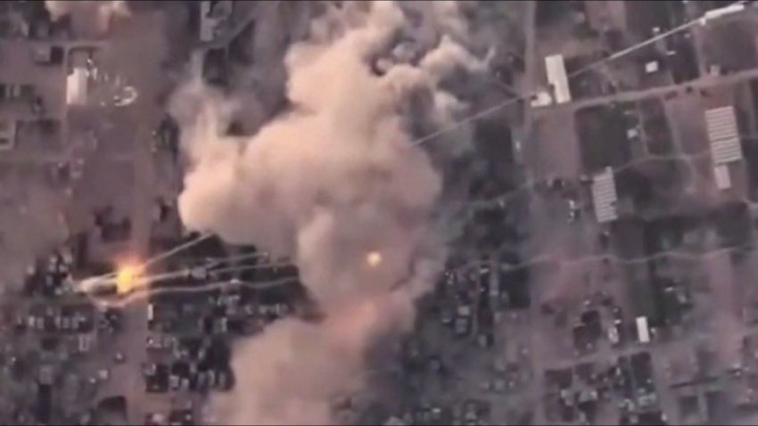 Desde el aire: así se ve cómo disparan una andanada de bombazos en Gaza