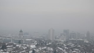 Neblina generalizada después de las 11:00 a.m., con una temperatura máxima alrededor de 37 grados.