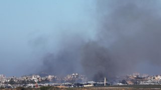 Decenas de muertos y heridos tras noche de intensos bombardeos en toda la Franja de Gaza