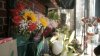 Ladrón amenaza a empleado de florería por un ramo de $10