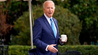 El presidente Joe Biden en los jardines de la Casa Blanca, este miércoles.