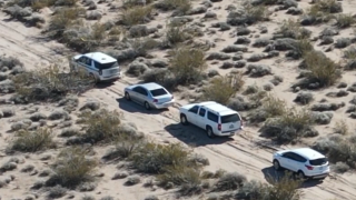 Varias dotaciones de emergencia llegaron al lugar del accidente, el en sur de California, este sábado.