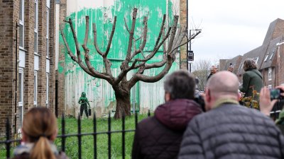 Impresionante: nuevo mural del artista Banksy cubre pared de Londres