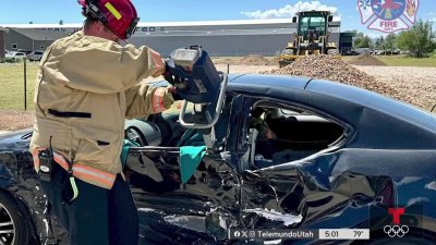 Equipos de rescate extraen a conductor de un auto tras aparatoso accidente en Ogden