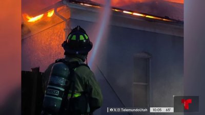 Cuerpo de Bomberos luchan contra el incendio de una casa en Provo
