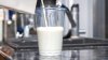 ¿Es seguro beber leche cruda? Aumenta el consumo a pesar de brote de gripe aviar
