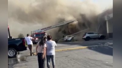 Voraz incendio acaba con restaurantes hispanos en West Valley
