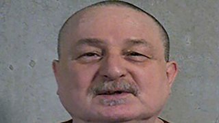 Richard Rojem, de 66 años, recibió una inyección letal con tres fármacos en la Penitenciaría Estatal de Oklahoma en McAlester y fue declarado muerto a las 10:16 a.m., dijeron funcionarios de la prisión.