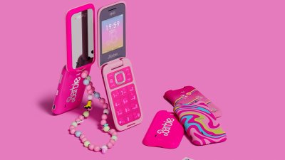 Presentan el teléfono móvil de Barbie con un diseño vintage y de color rosa