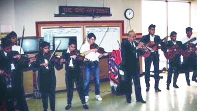 Mes de la Herencia Hispana: recuerdan a maestro que impulsó programa de mariachi