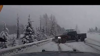 Minuto Digital: Pavos que caen del cielo y accidentes en carreteras cubiertas de nieve