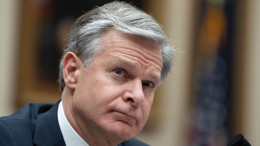 El director del FBI, Christopher Wray, comparece ante el Comité Judicial de la Cámara de Representantes en el Capitolio en Washington, DC, el 24 de julio de 2024.