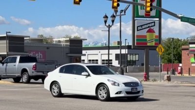 Motociclista muere tras chocar contra una camioneta en Midvale