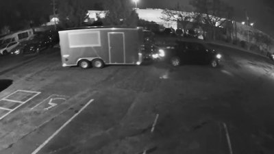 En video: Hurtan trailer en estacionamiento de Salt Lake City