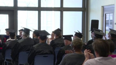 Clase de graduados en el centro correccional del estado de Utah