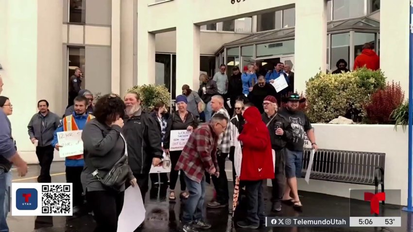 Empleados del UTA protestan por mejores condiciones