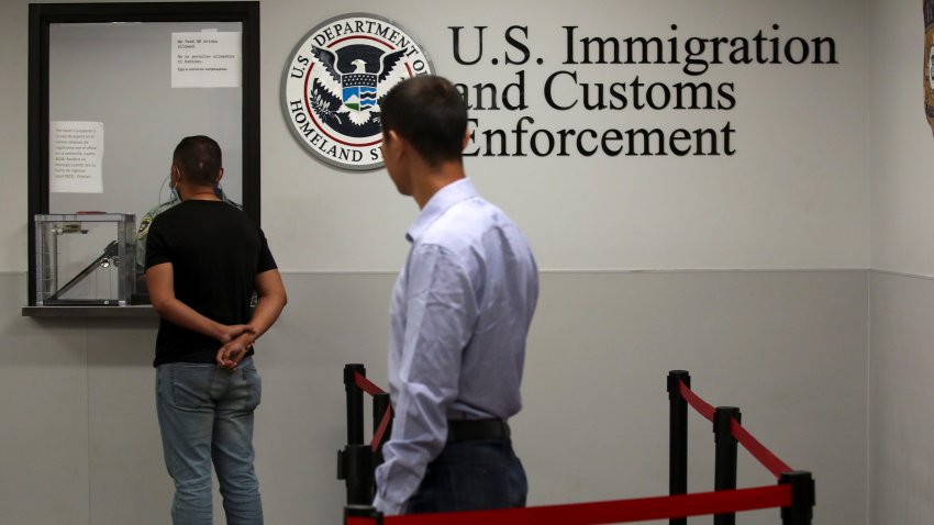 Los Angeles, CA – September 08: Immigration and Customs Enforcement office in Federal Building downtown Thursday, Sept. 8, 2022 in Los Angeles, CA. (Irfan Khan / Los Angeles Times via Getty Images)