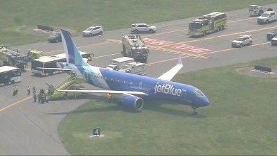 Video: avión de JetBlue se sale de la pista en aeropuerto Logan