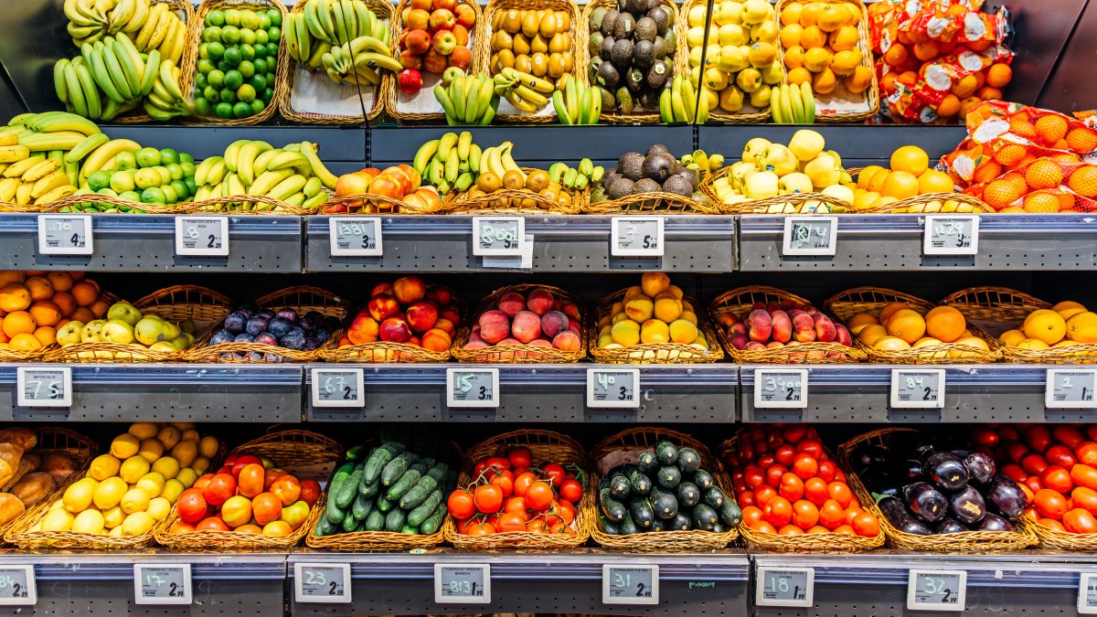 La inflación baja, pero por qué la compra alimentos sigue tan cara en EEUU