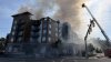 Residentes desplazados tras voraz incendio en complejo de apartamentos en Midvale